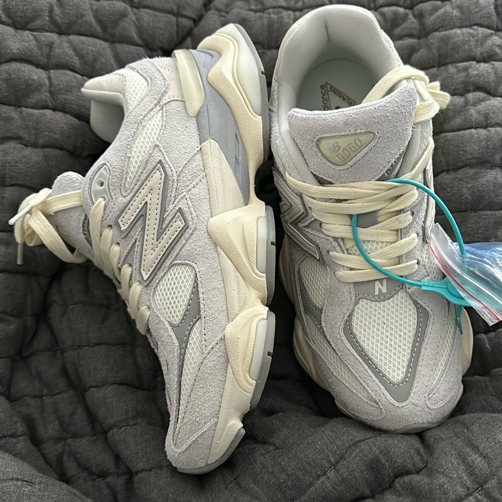 New Balance 9060 Quartz Gray suede pack